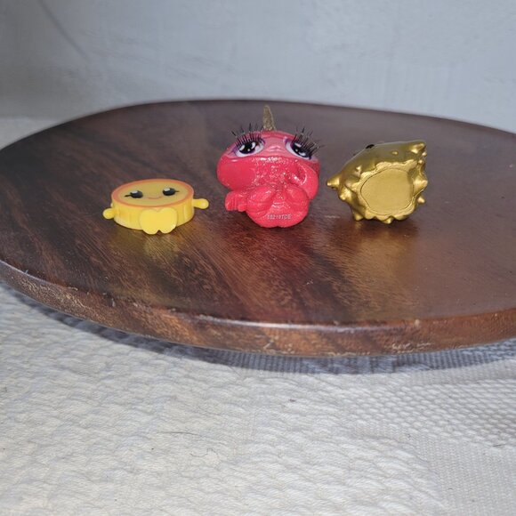 Moshi Monsters Gold Purdy & a Poopsie Cutie Tooties Crabby - Picture 5 of 11